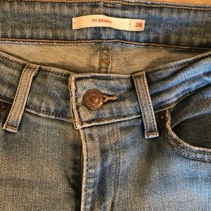 Levi’s 711 distressed skinny jeans